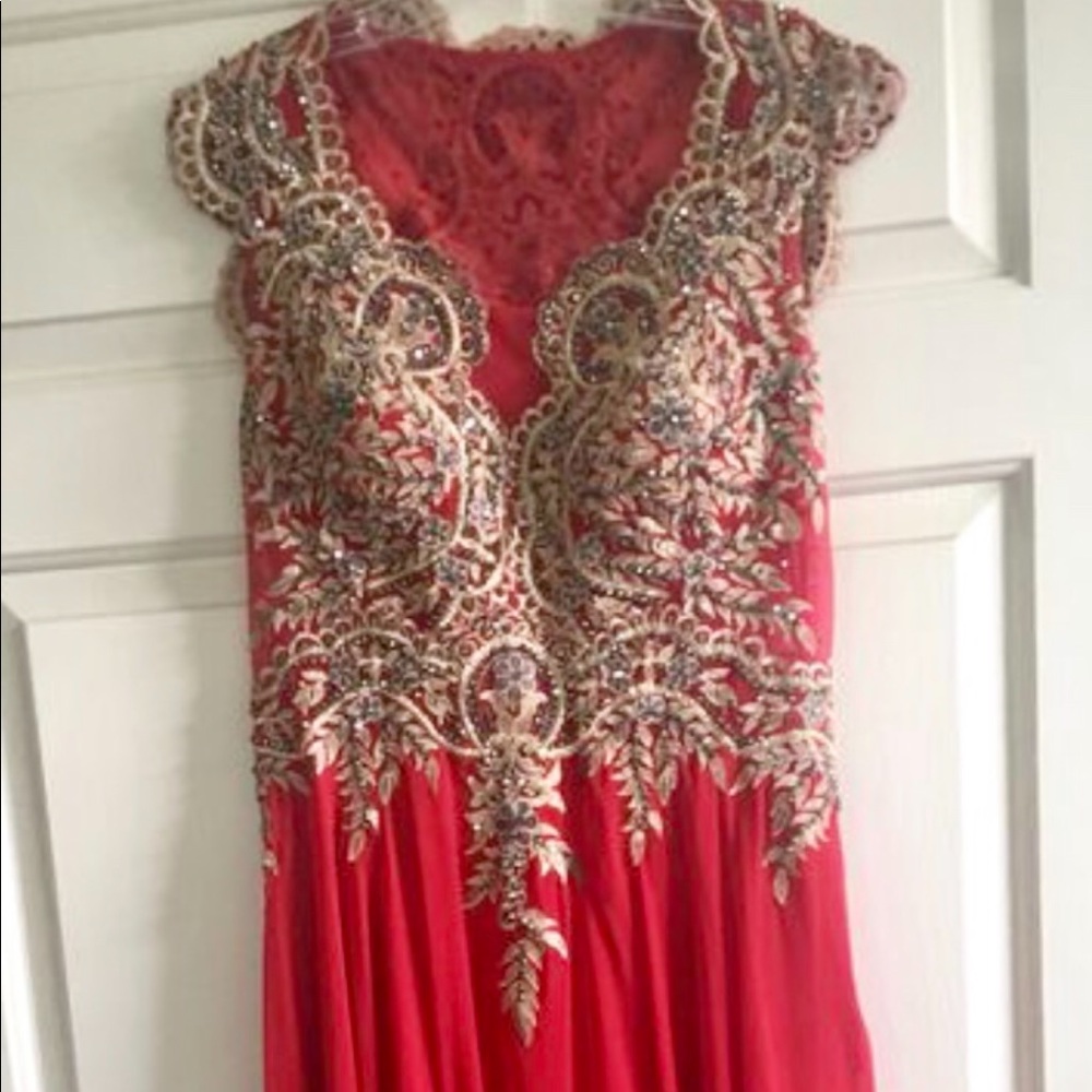 Dress - Picture 6 of 6